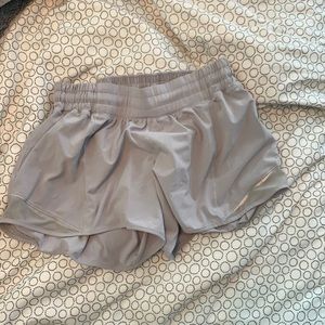 Lululemon 4” hotty hot shorts